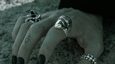 Goth on Stage: Gothic Men’s Fashion in Theatre and Drama
